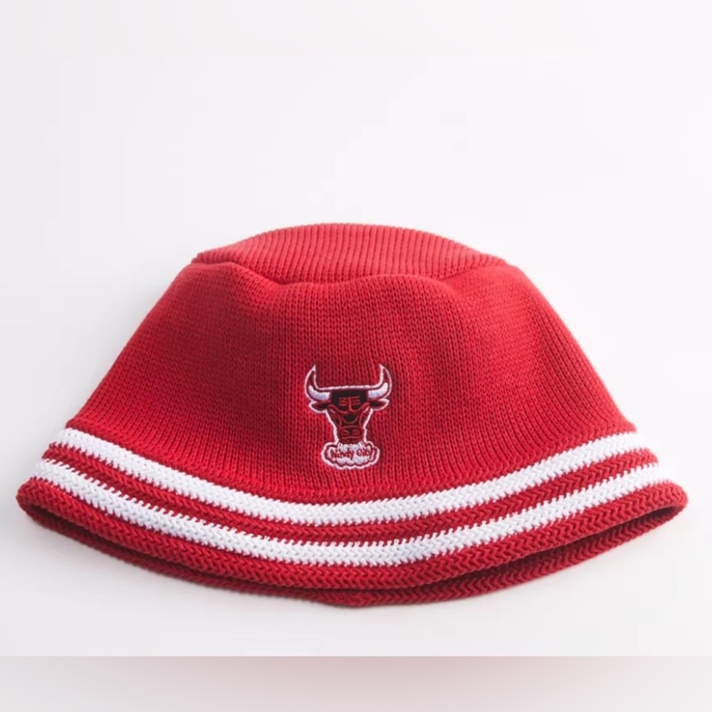 Urban Outfitters Mitchell & Ness Chicago Bulls Knucket Knit Bucket Hat